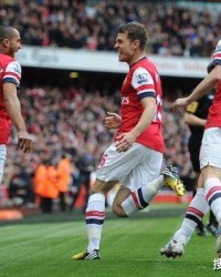  曼联防线失误连连，纽卡斯尔三球完胜红魔  