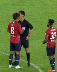  里尔vs巴黎焦点战，VAR介入改判引争议  