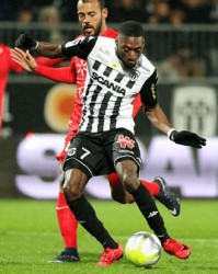  法甲黑马昂热爆冷逼平巴黎，防线表现惊艳  