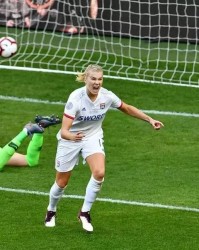  里昂女足四连冠创历史新纪录  