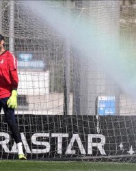  德甲保级生死战提前上演弱旅背水一战求生