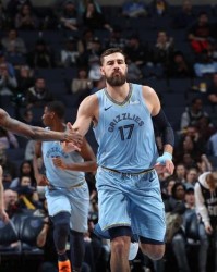  瓦兰丘纳斯篮板统治猛龙禁区压制魔术