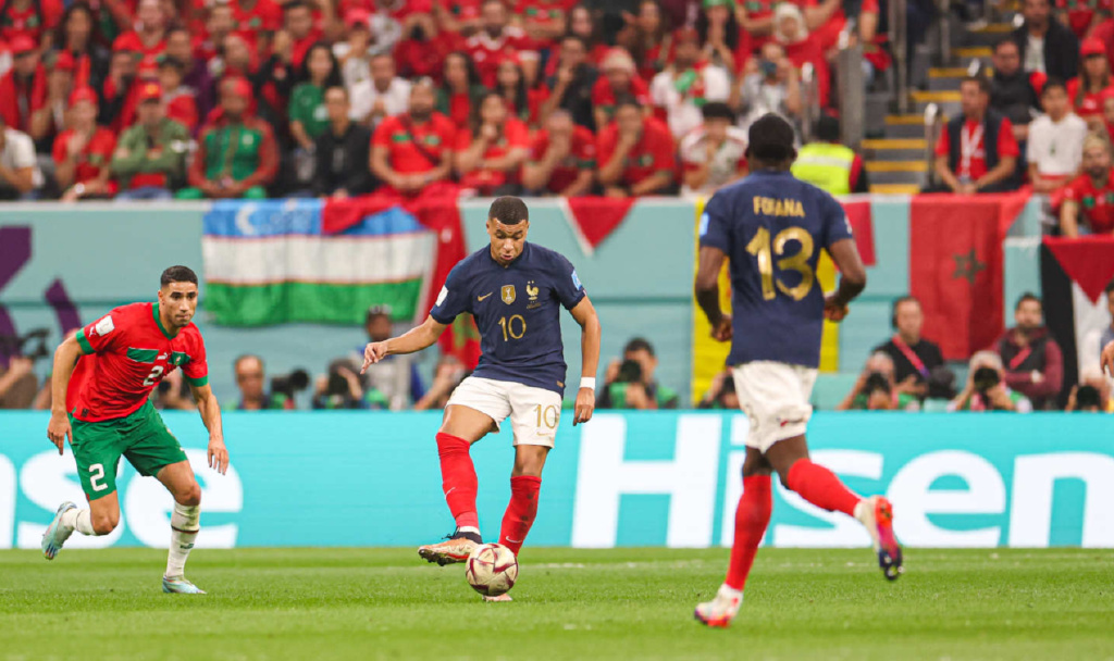  姆巴佩梅开二度助球队取胜，法甲射手榜强势登顶  