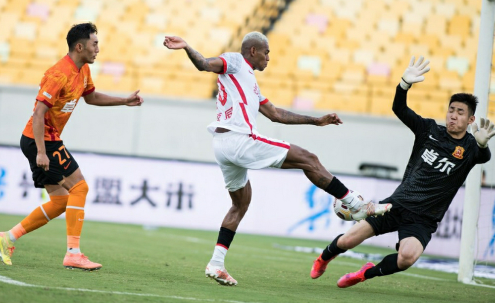  昂热年轻门将神扑救主，法甲保级关键战惊艳全场